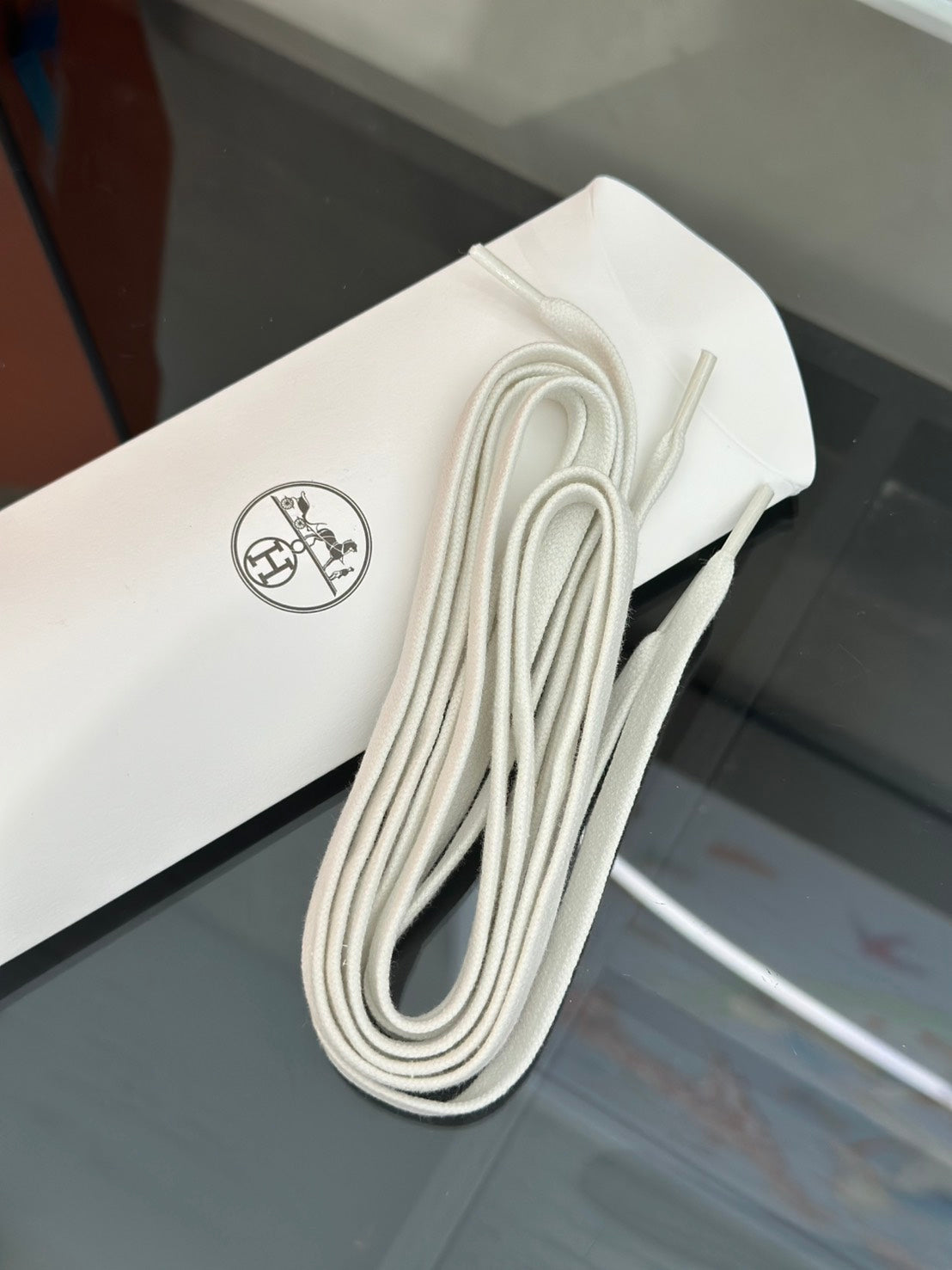 HERMES Bouncing小牛皮休閒鞋 - 白拚黑H 39.5