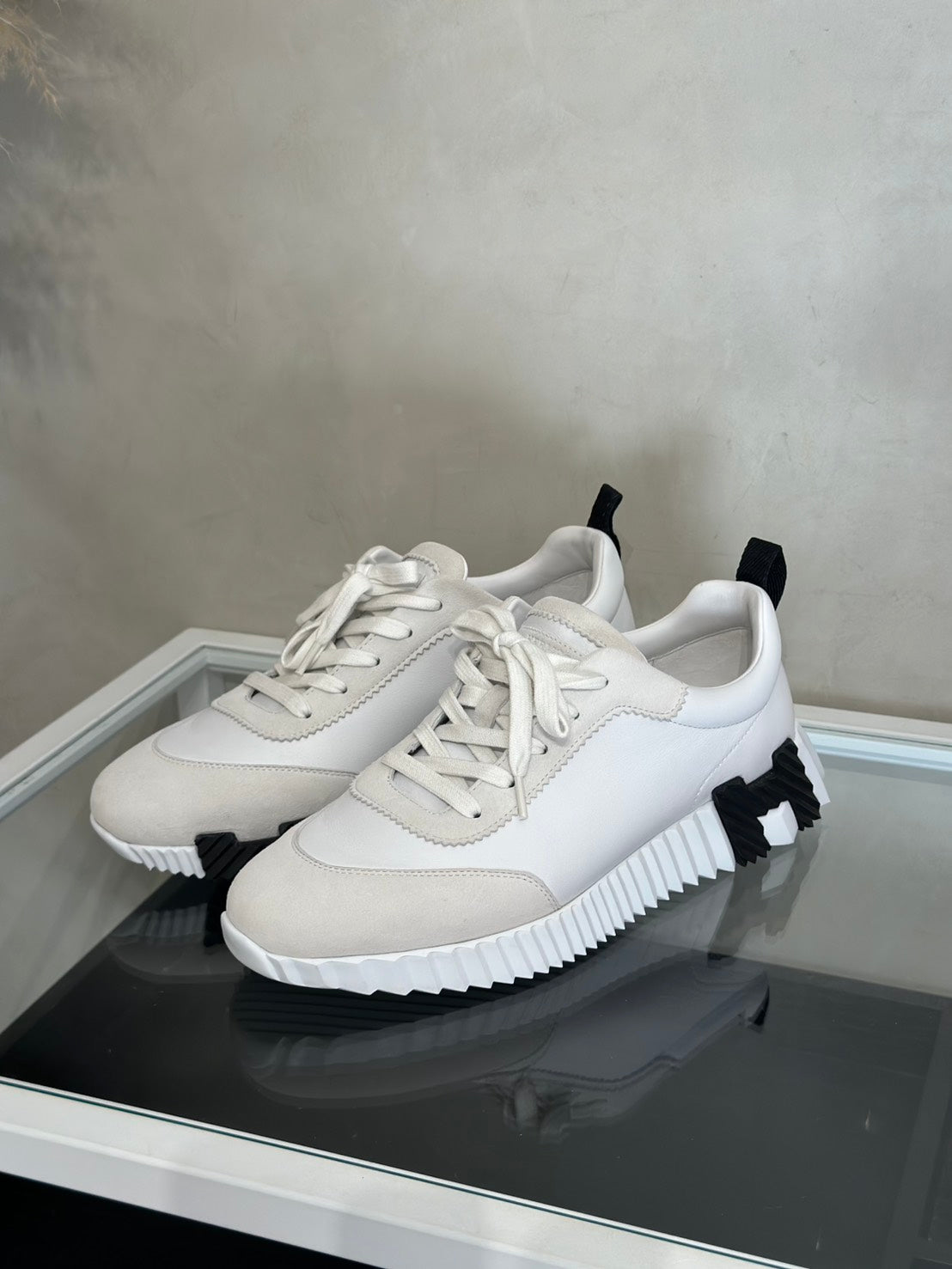 HERMES Bouncing小牛皮休閒鞋 - 白拚黑H 39.5