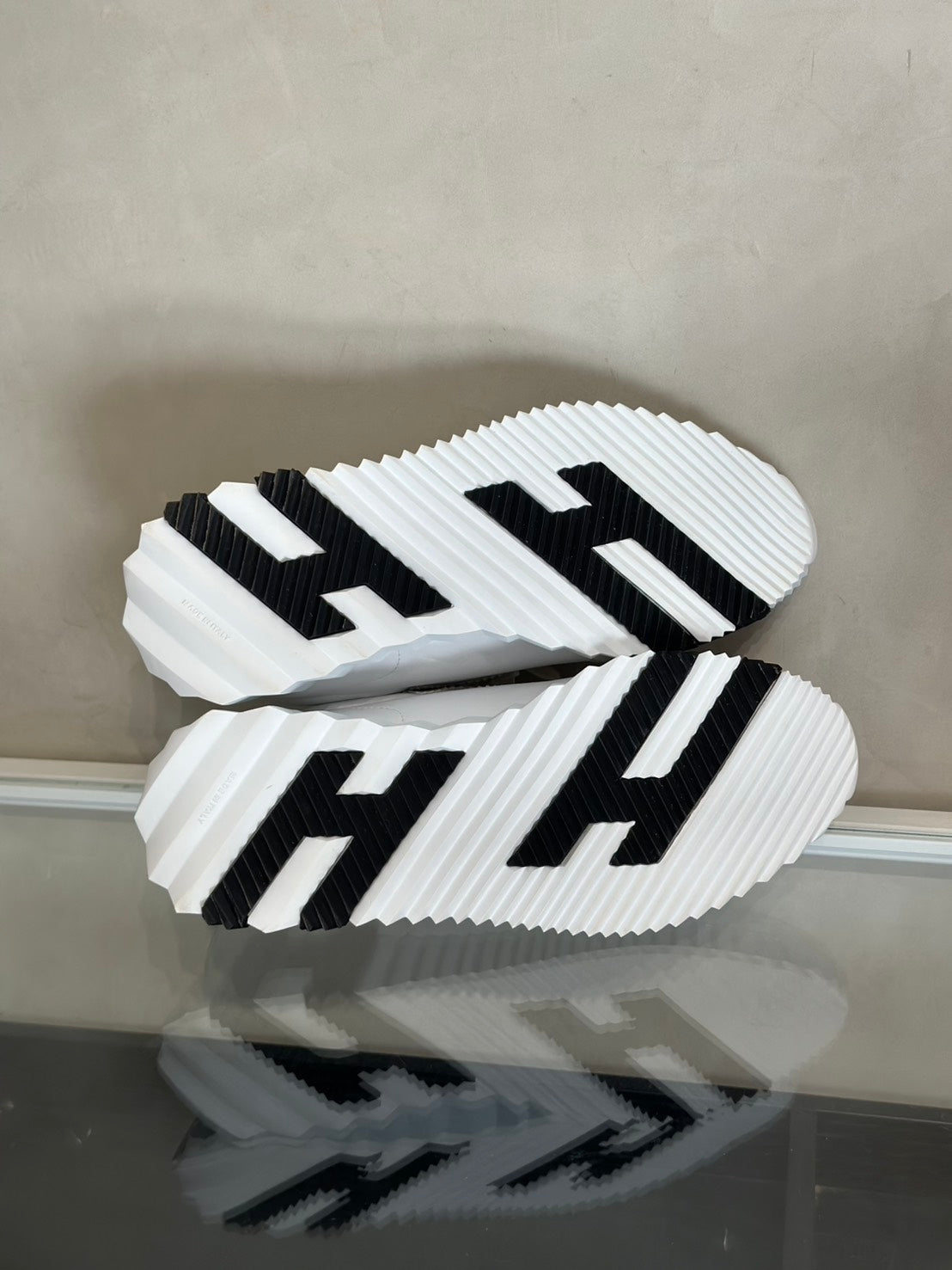 HERMES Bouncing小牛皮休閒鞋 - 白拚黑H 39.5