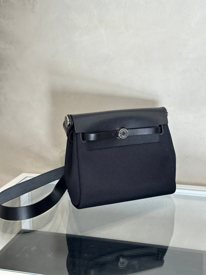 HERMES Herbag Zip 20 - 黑琺瑯銀釦 K