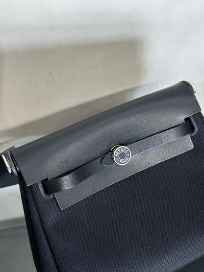 HERMES Herbag Zip 20 - 黑琺瑯銀釦 K