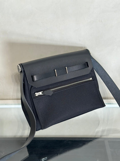 HERMES Herbag Zip 20 - 黑琺瑯銀釦 K