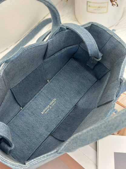 BOTTEGA VENETA Acro tote - 淺牛仔