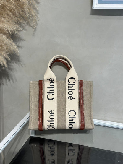 Chloe Woody Tote - 小號棕