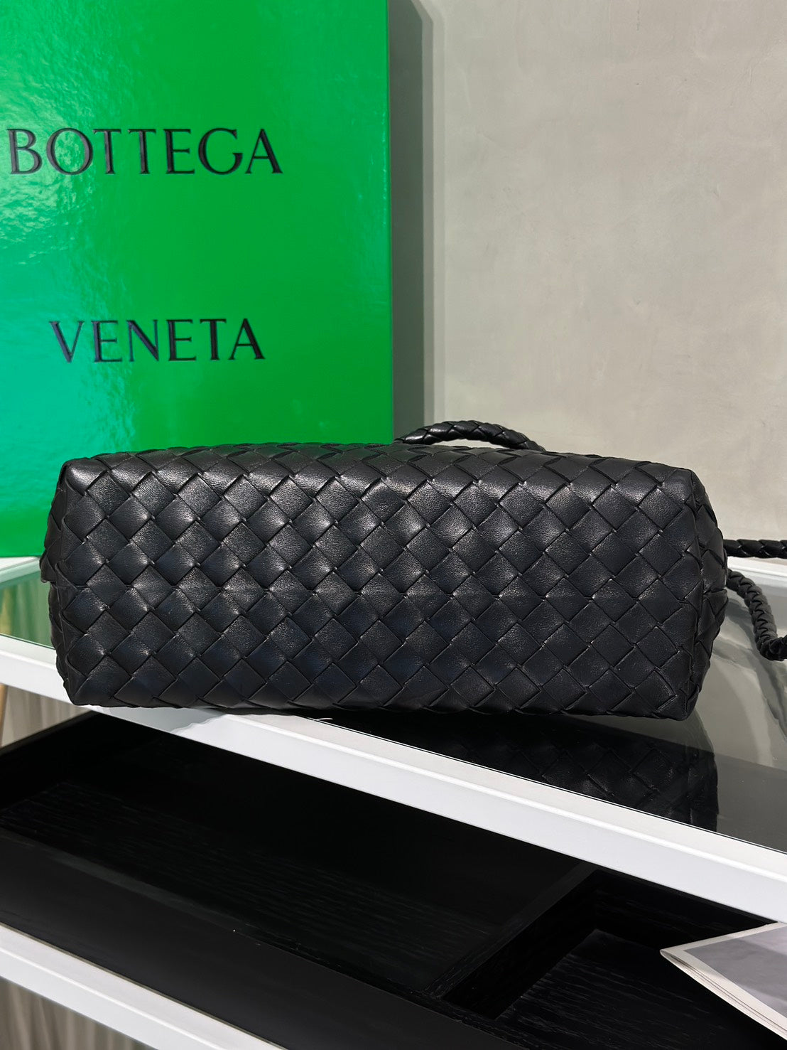 BOTTEGA VENETA Andiamo編織單肩包 - 中號黑金