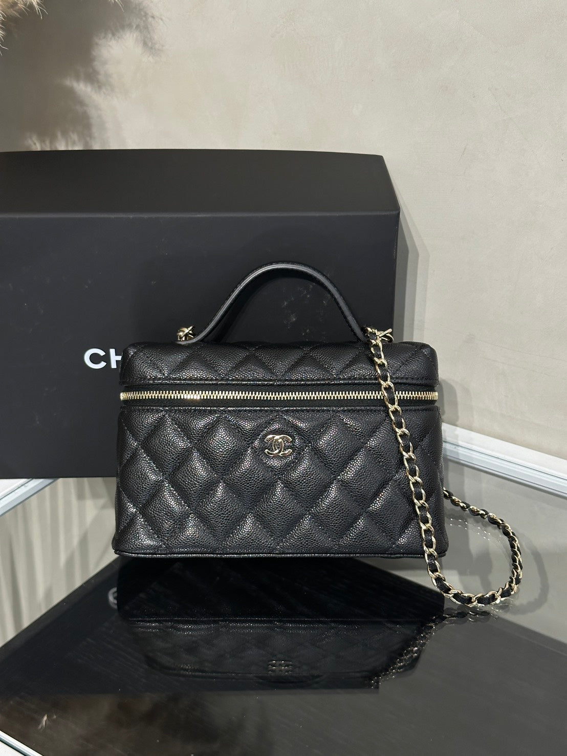 CHANEL LP粒面牛皮手提飯盒包 - 黑金