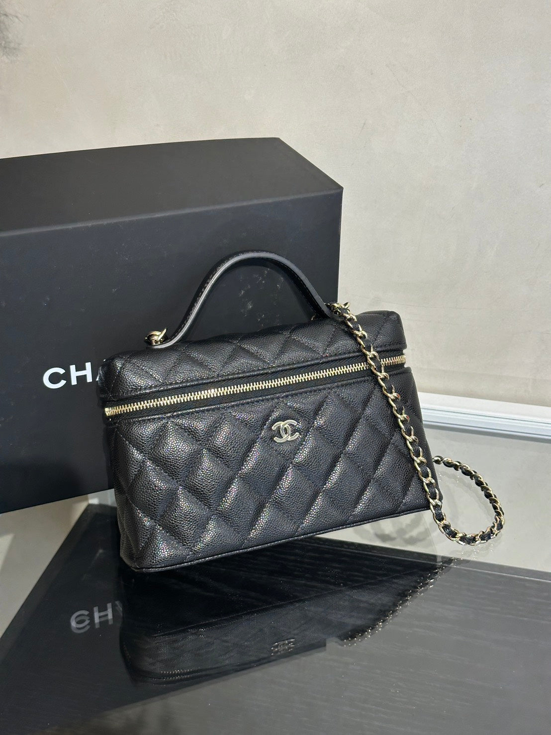 CHANEL LP粒面牛皮手提飯盒包 - 黑金