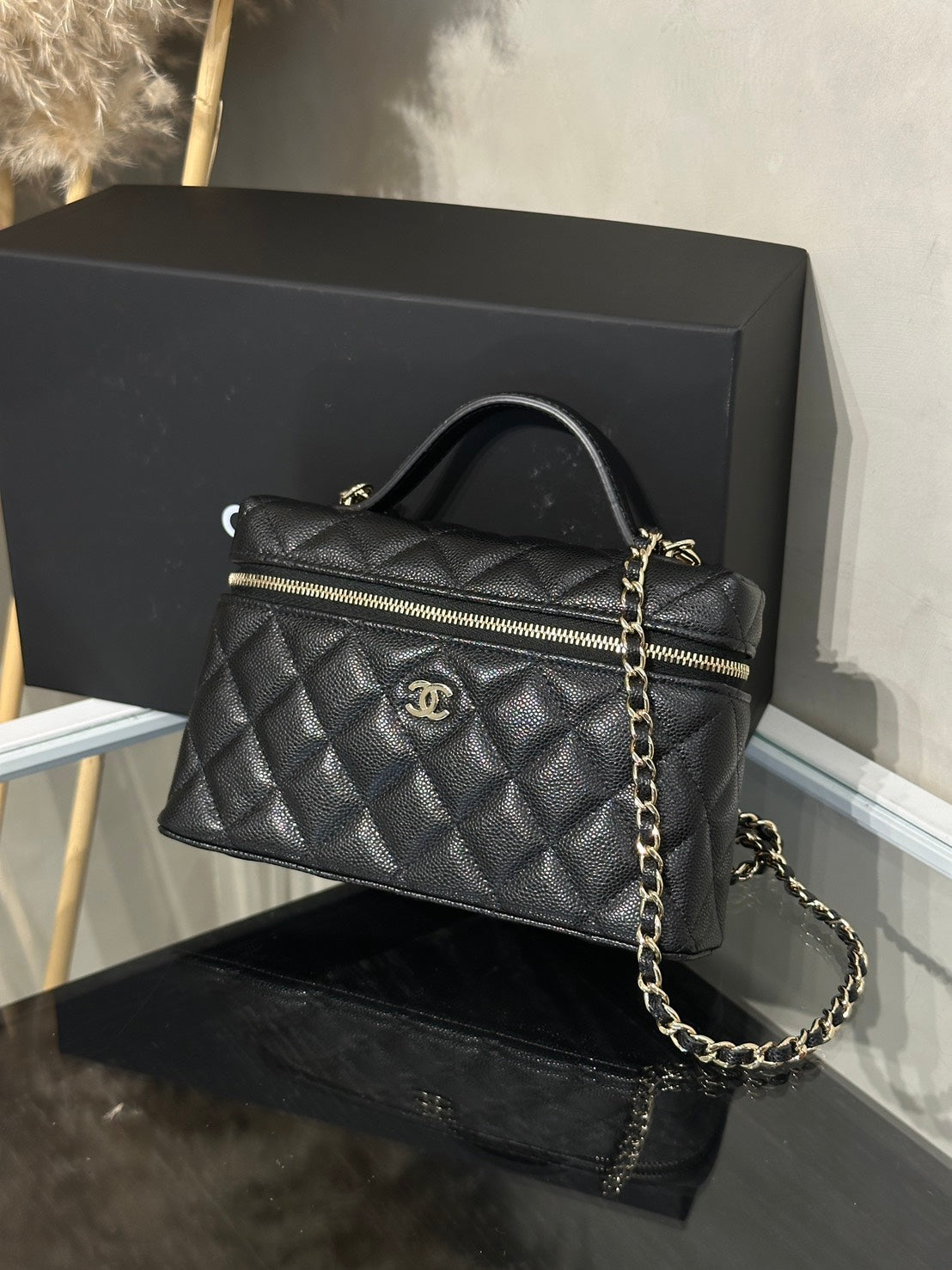 CHANEL LP粒面牛皮手提飯盒包 - 黑金