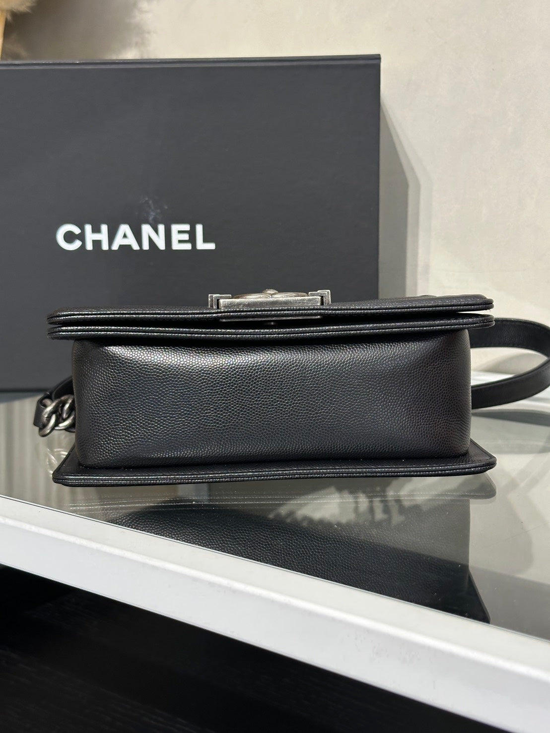 CHANEL Boy20 粒面牛皮口蓋包 - 黑銀