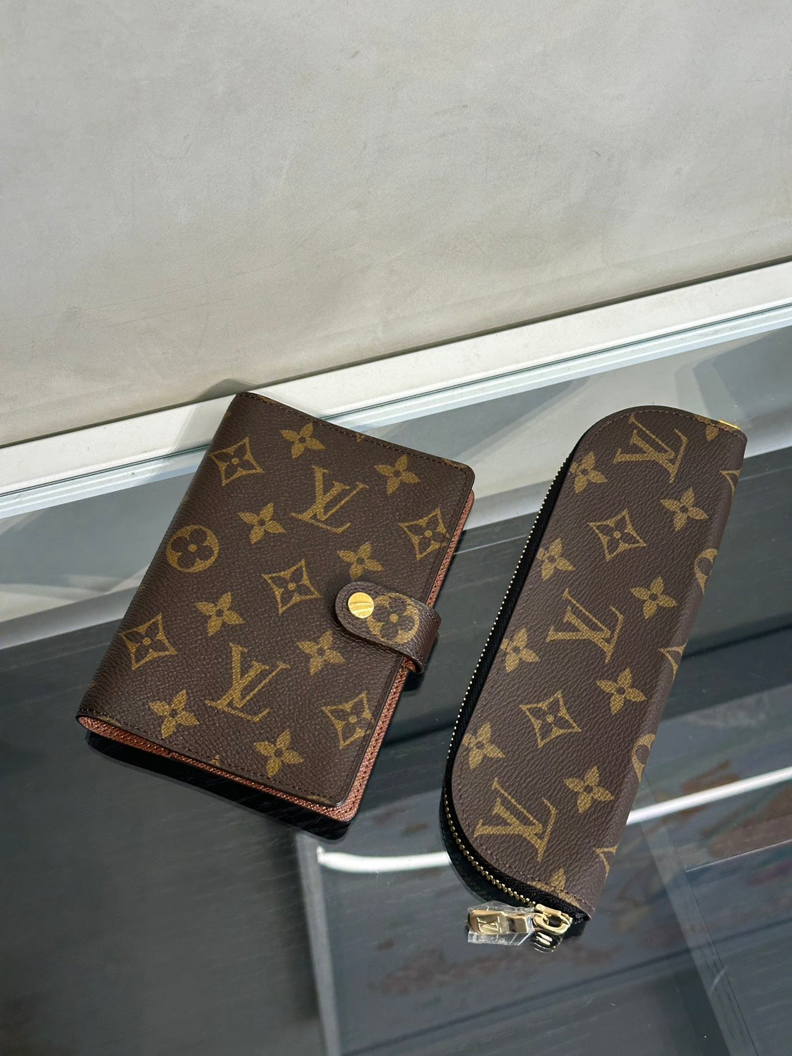 LOUIS VUITTON 經典老花六孔活頁手帳本 / 筆袋