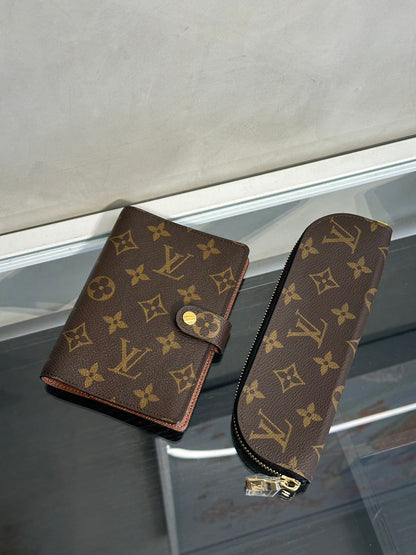 LOUIS VUITTON 經典老花六孔活頁手帳本 / 筆袋