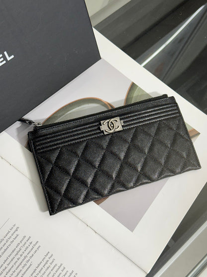 CHANEL Boy粒面牛皮拉鍊長夾 - 黑銀26開