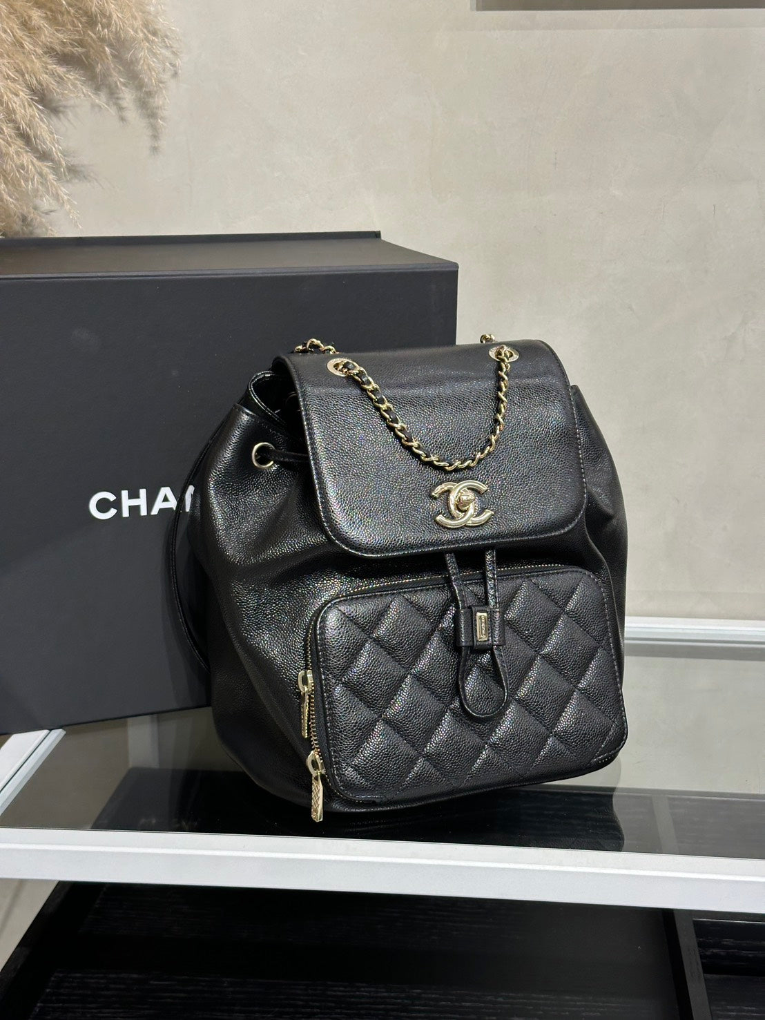 CHANEL Affinity粒面牛皮後背包 - 黑金