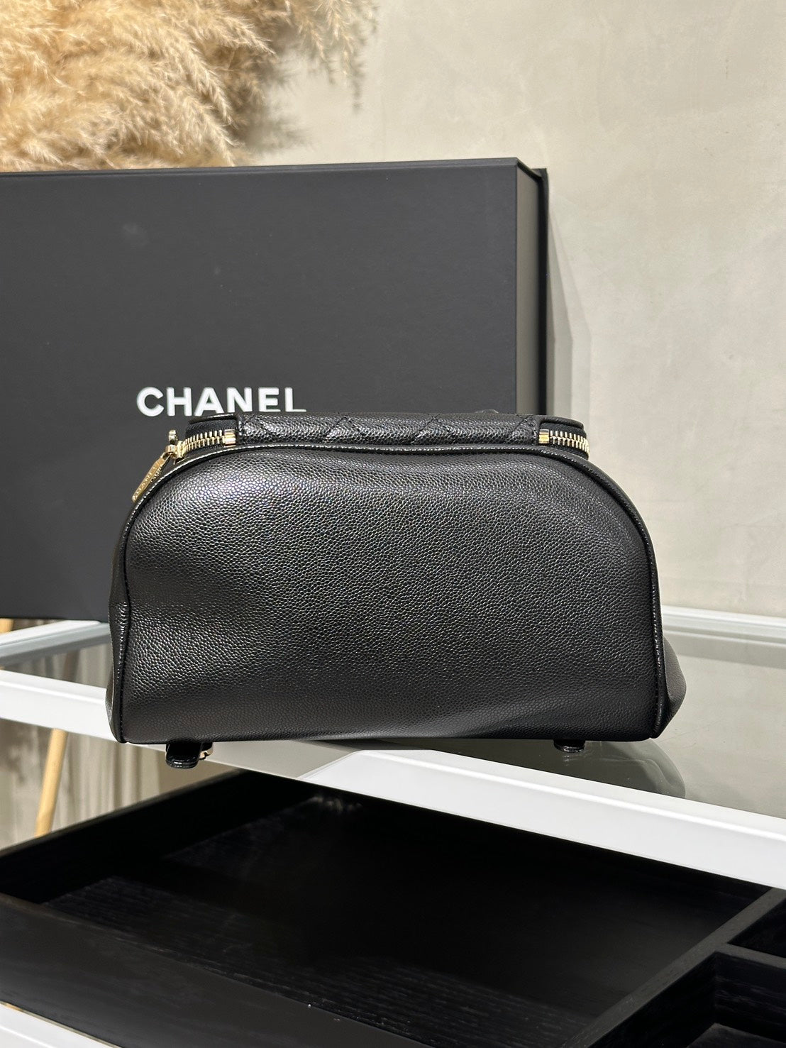 CHANEL Affinity粒面牛皮後背包 - 黑金