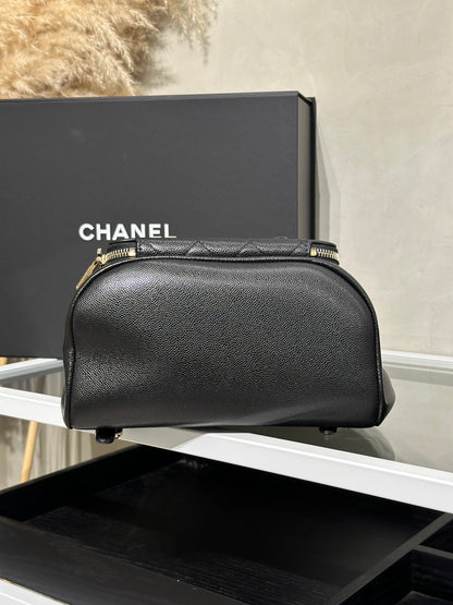 CHANEL Affinity粒面牛皮後背包 - 黑金