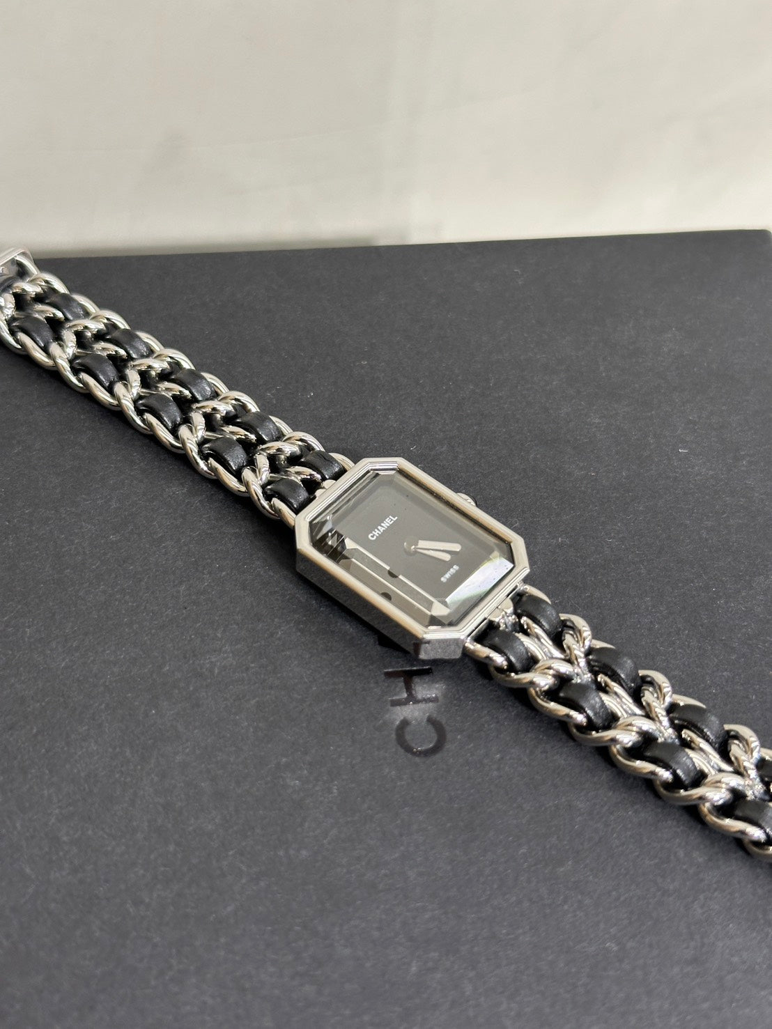 CHANEL 經典Premiers Rock皮穿鍊方糖腕錶 - S黑銀