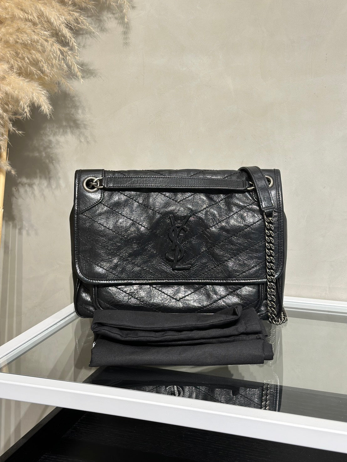 YSL Niki 小牛皮手袋 - 中號黑字銀鍊