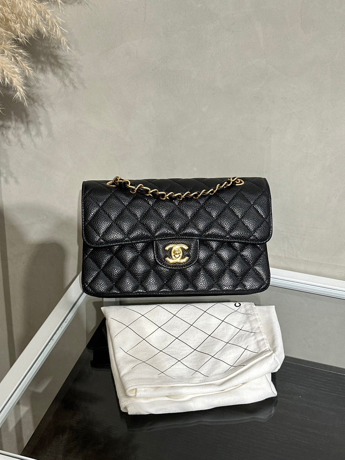 CHANEL 經典口蓋包 CF23 - 粒面牛皮黑金