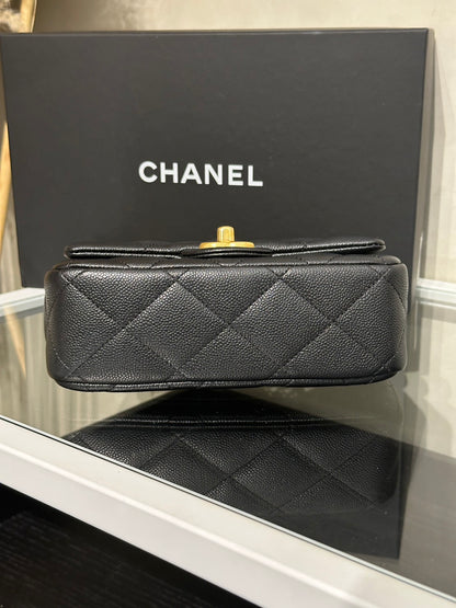 CHANEL 愛心調節釦口蓋包 20 - 粒面牛皮黑金