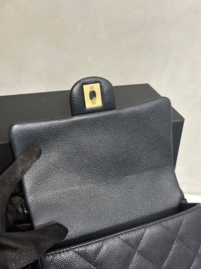 CHANEL 愛心調節釦口蓋包 20 - 粒面牛皮黑金