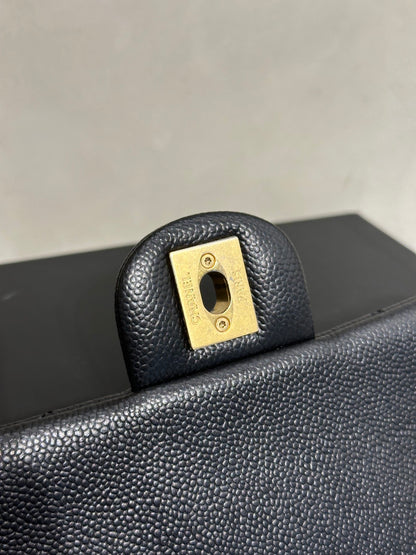 CHANEL 愛心調節釦口蓋包 20 - 粒面牛皮黑金