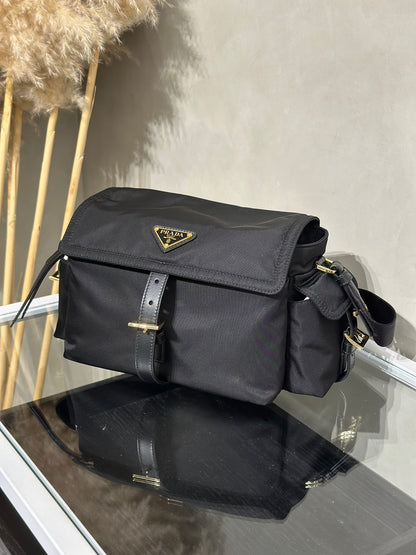 PRADA Prada Explore中號郵差包 - 黑金