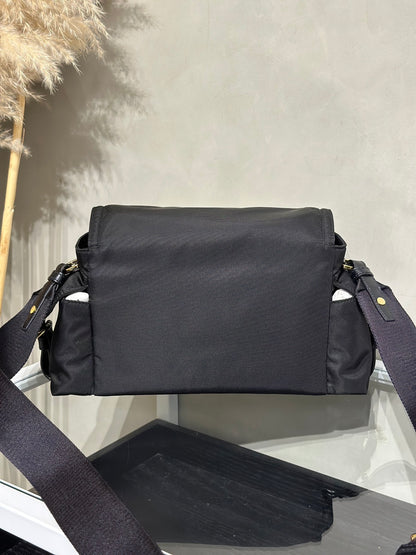 PRADA Prada Explore中號郵差包 - 黑金