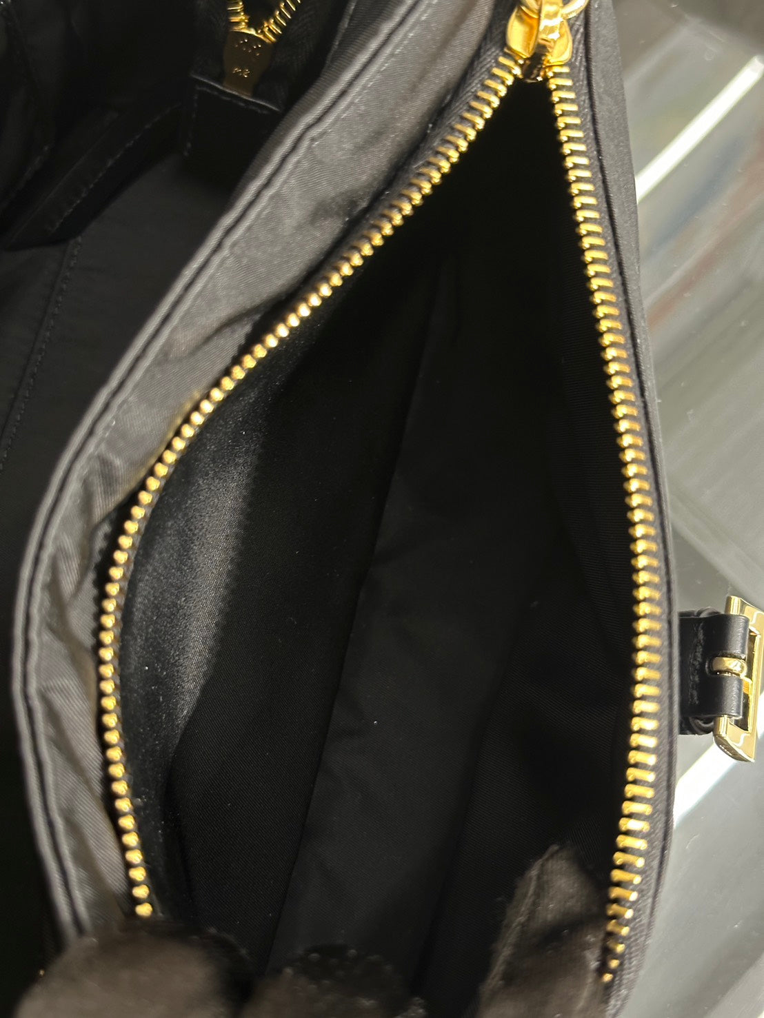 PRADA Prada Explore中號郵差包 - 黑金