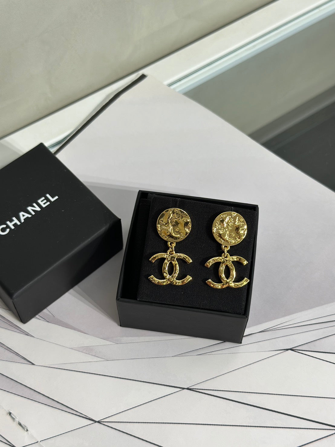 CHANEL 24C熔岩雙C吊墜耳環