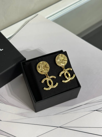 CHANEL 24C熔岩雙C吊墜耳環