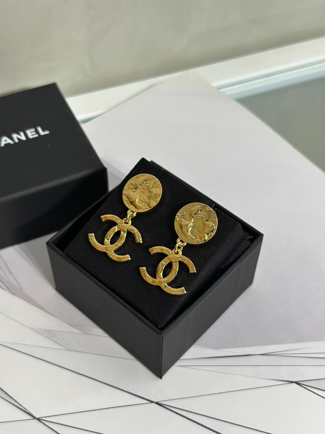 CHANEL 24C熔岩雙C吊墜耳環