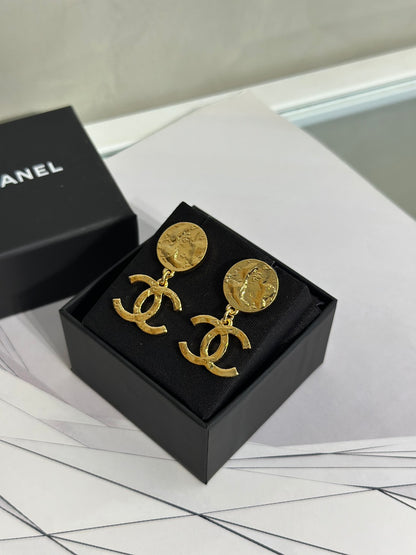 CHANEL 24C熔岩雙C吊墜耳環