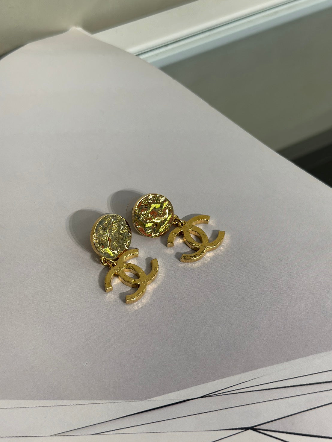 CHANEL 24C熔岩雙C吊墜耳環