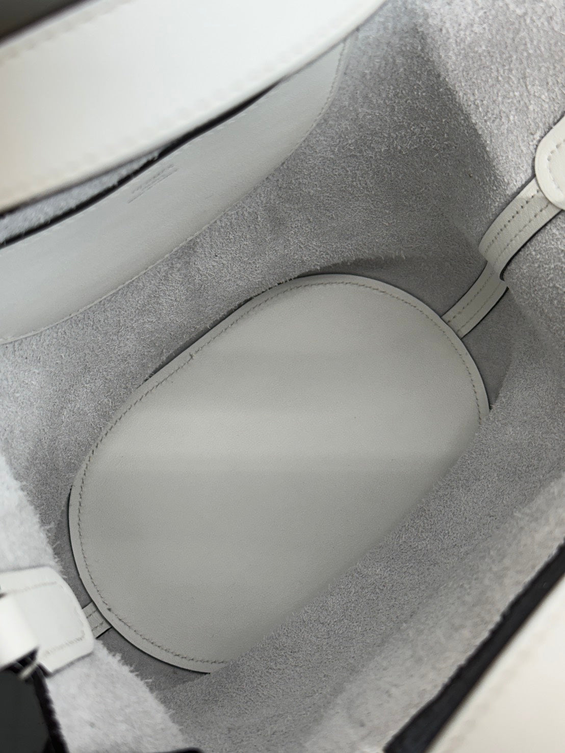 HERMES In The Loop 18 - New White 0U 新白銀 B