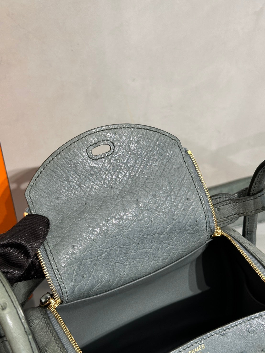 HERMES Mini Lindy - Vert Amande 63 鴕鳥皮杏仁綠金 U