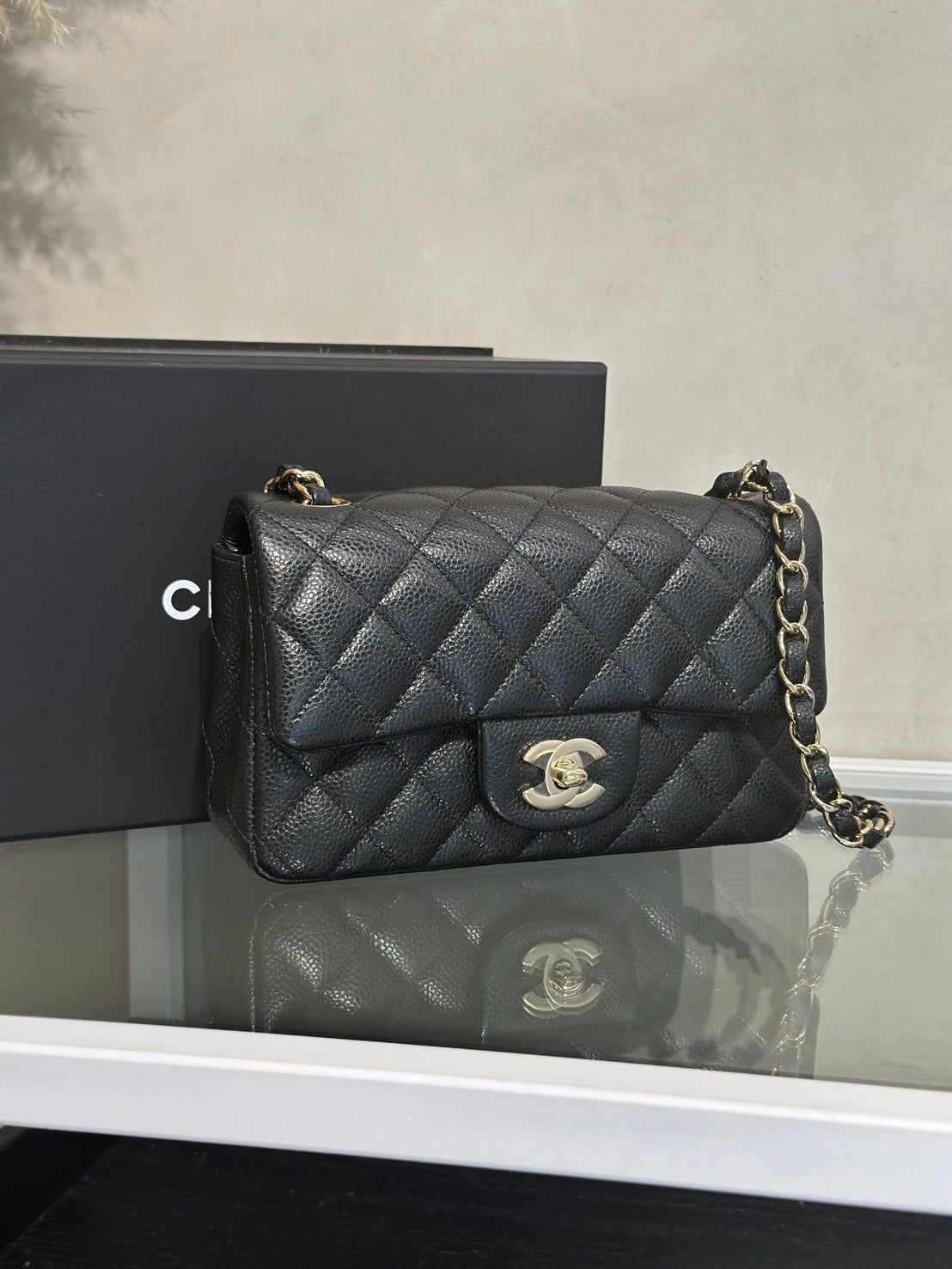 CHANEL 經典口蓋包Mini CF20 - 粒面牛皮黑金25開
