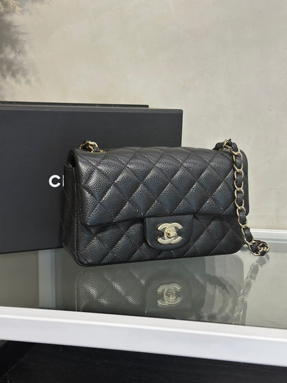 CHANEL 經典口蓋包Mini CF20 - 粒面牛皮黑金25開