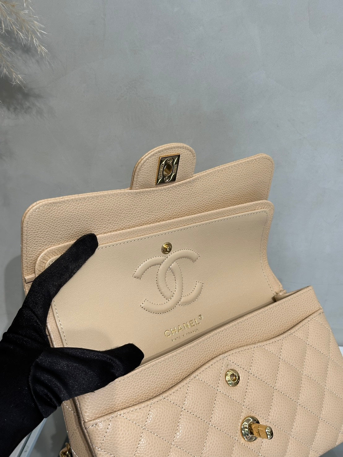 CHANEL 經典口蓋包 CF23 - 粒面牛皮米金