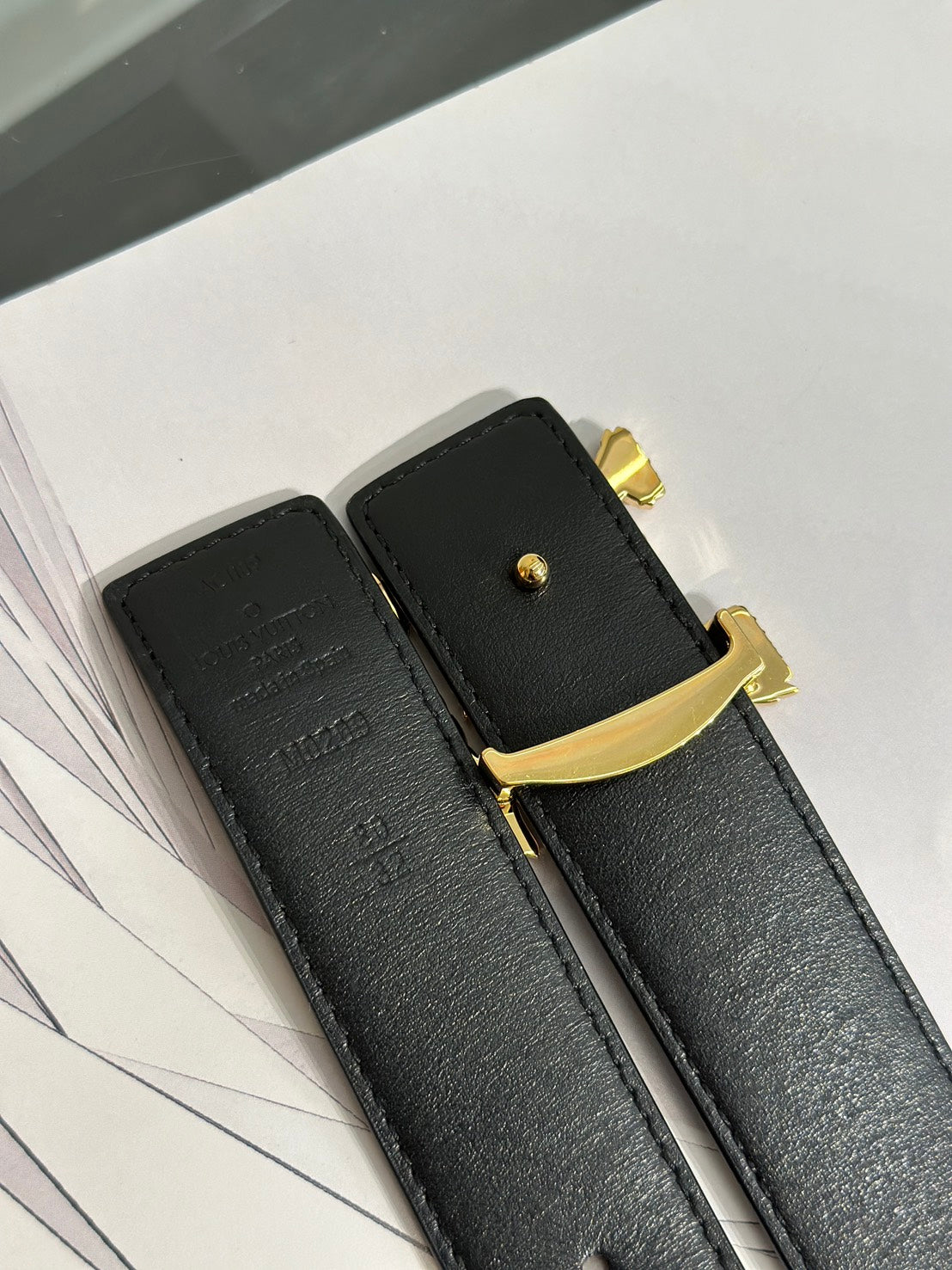 LOUIS VUITTON 羽毛造型釦雙面腰帶 80