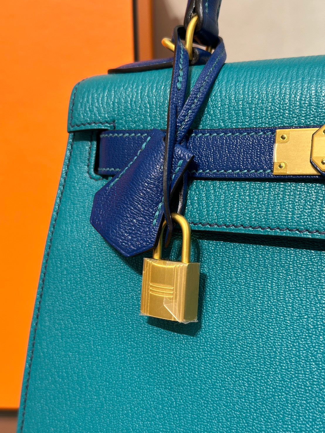 HERMES Kelly 28 - Bleu Paon/Bleu Electrique 孔雀藍拚電光藍金 A