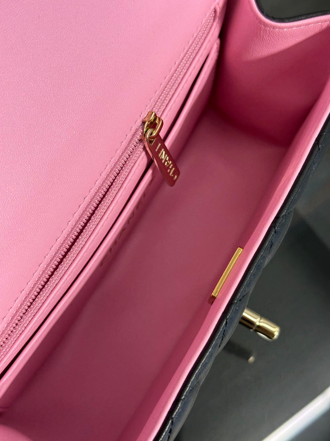 CHANEL 23P Handle Mini CF20 - 黑拚粉金