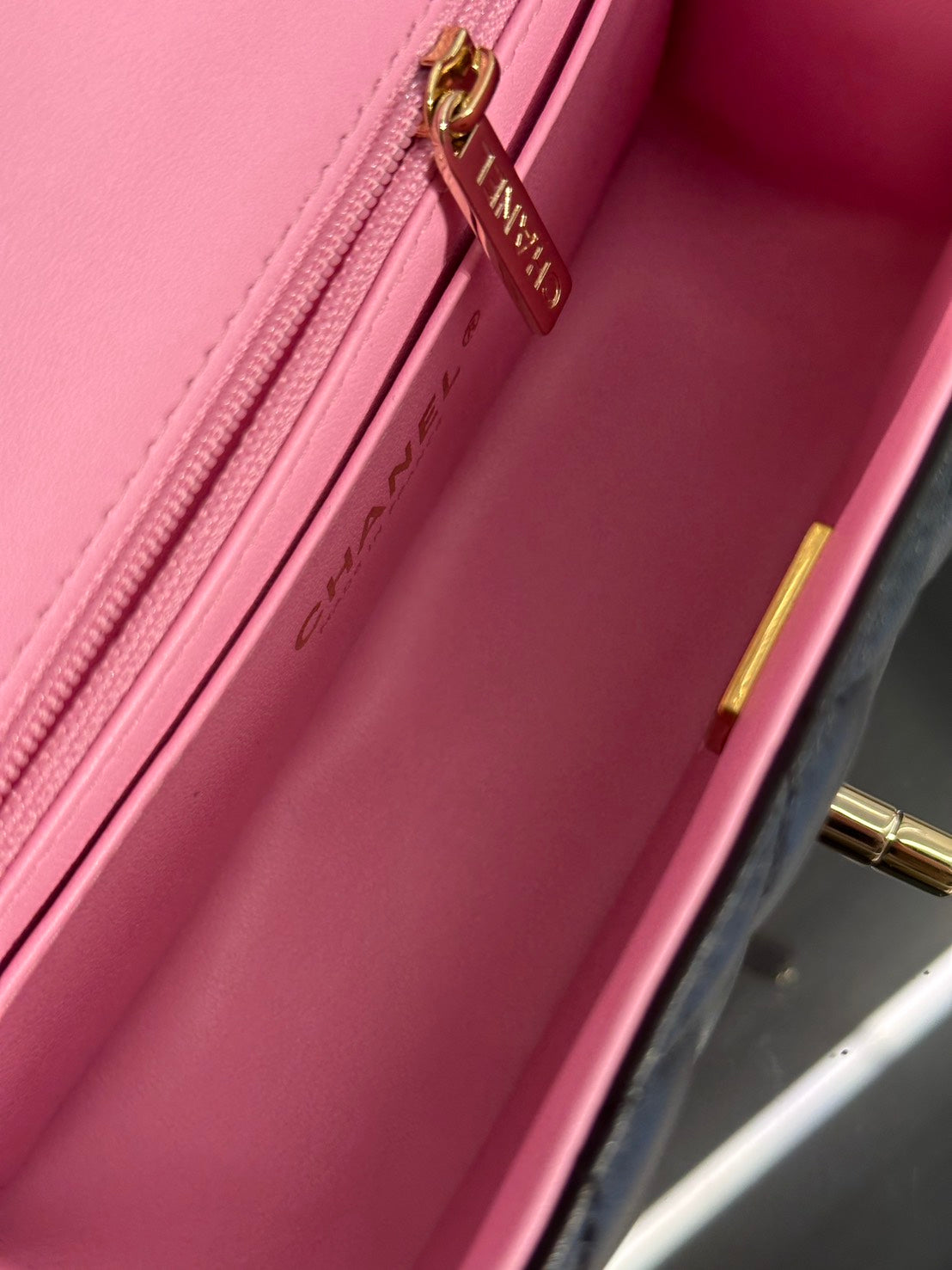 CHANEL 23P Handle Mini CF20 - 黑拚粉金