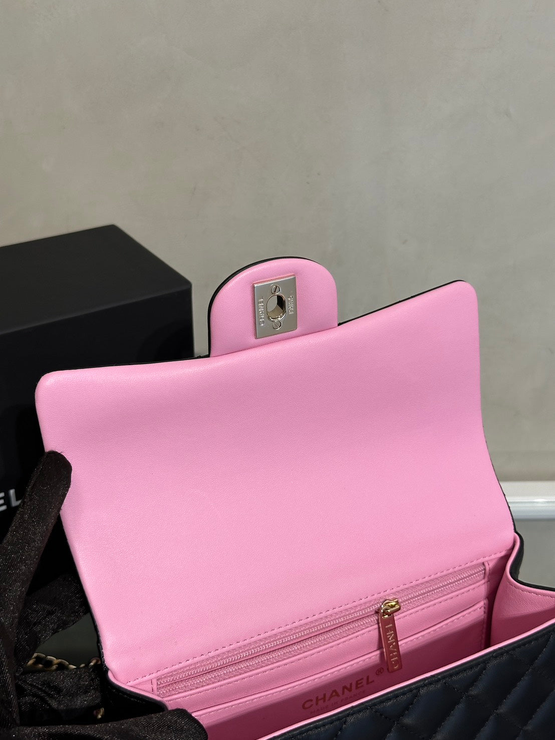 CHANEL 23P Handle Mini CF20 - 黑拚粉金