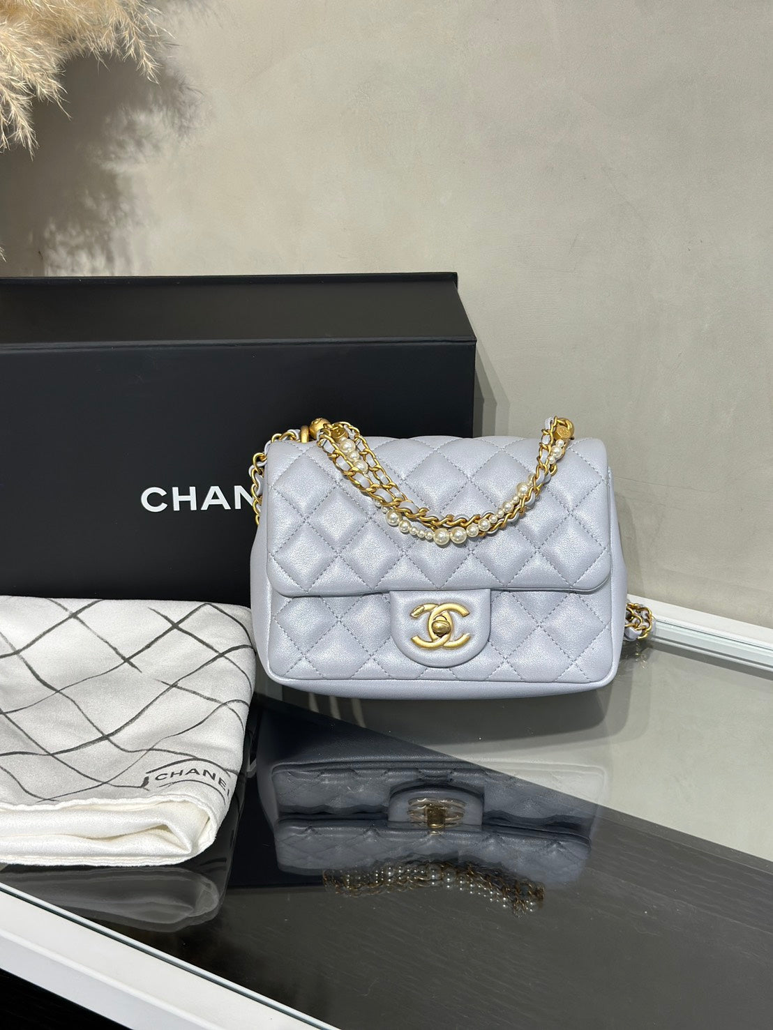 CHANEL 24P珍珠鍊手提方胖子 - 淺藍