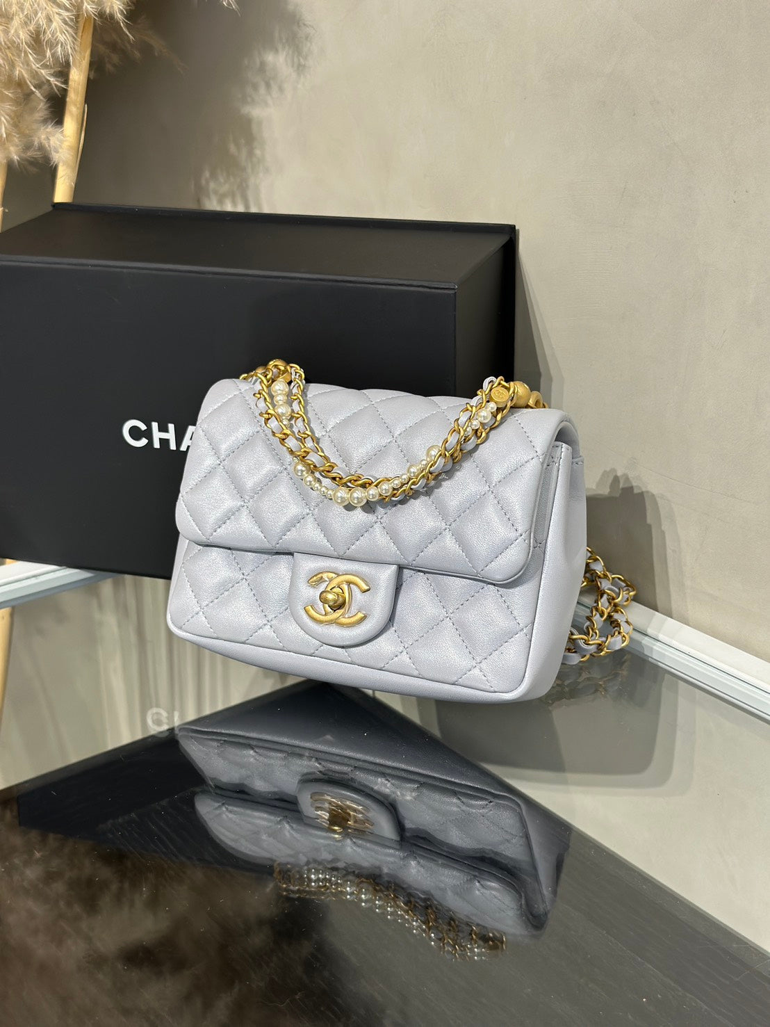 CHANEL 24P珍珠鍊手提方胖子 - 淺藍