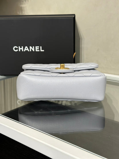 CHANEL 24P珍珠鍊手提方胖子 - 淺藍