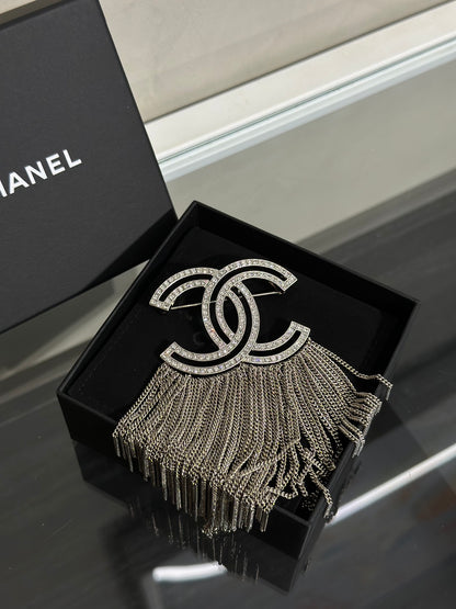 CHANEL 16K水鑽雙C流蘇胸針