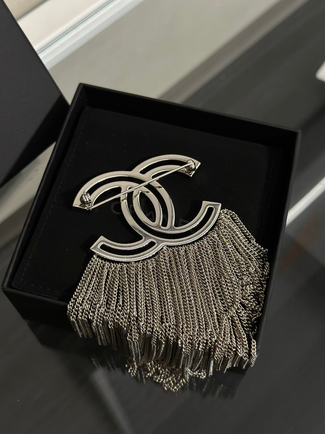 CHANEL 16K水鑽雙C流蘇胸針