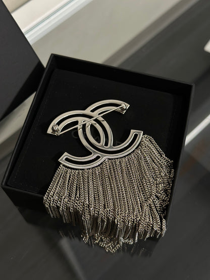 CHANEL 16K水鑽雙C流蘇胸針