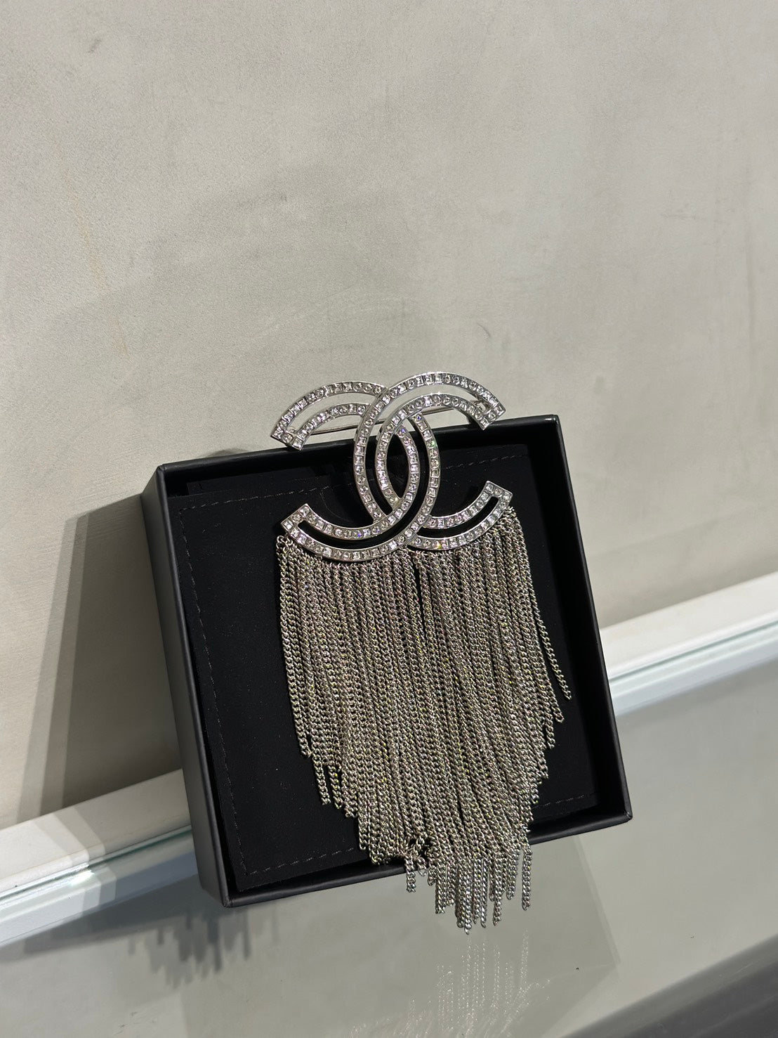 CHANEL 16K水鑽雙C流蘇胸針